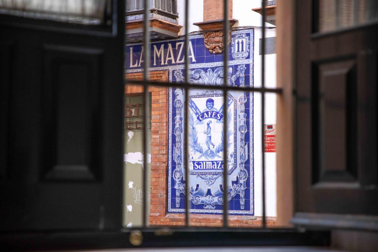 Gy En Casa Sevillana Junto A Setas Siviglia